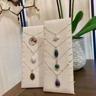 Joyas artesanales con minerales y chakras