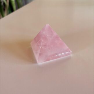 Pirámide Cuarzo Rosa