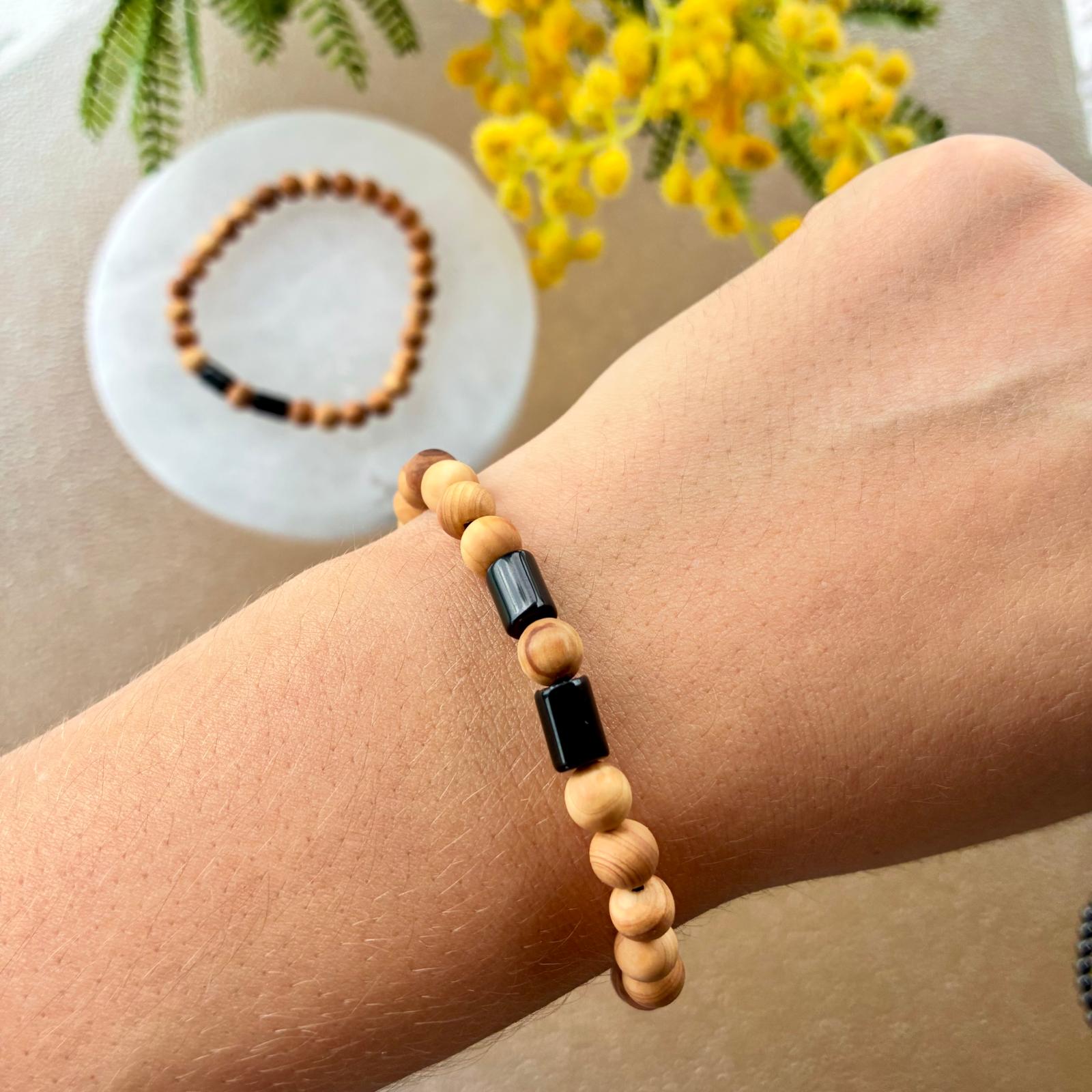 Pulsera de Cedro con Turmalina